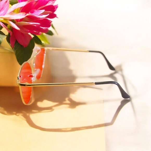 Vibrant red frames - Picture 3 of 3